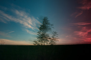 der Abend schiebt sich in den Tag