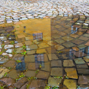 Spiegelung auf der Straße